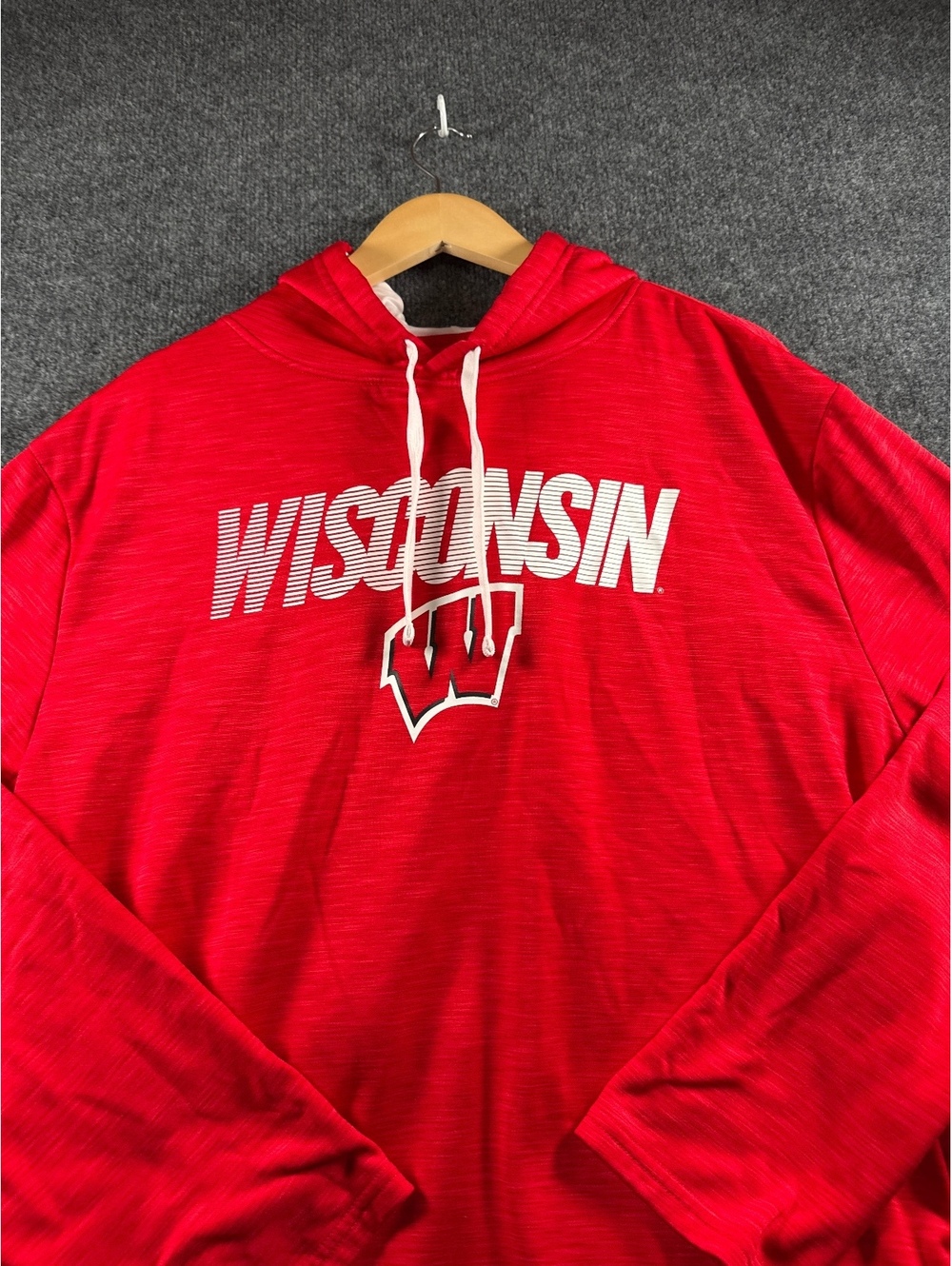 Wisconsin Badgers Hoodie Mens XL Red Pullover University College Logo